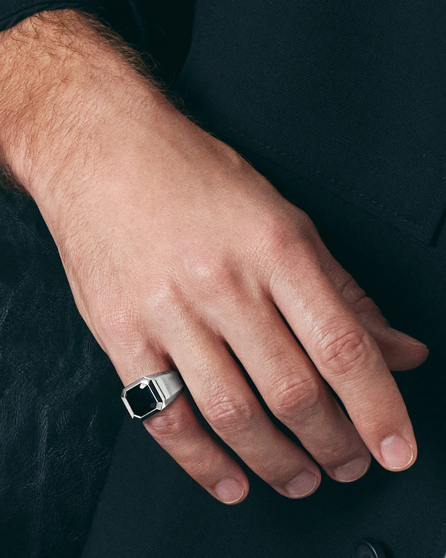 Which finger to wear a signet ring on